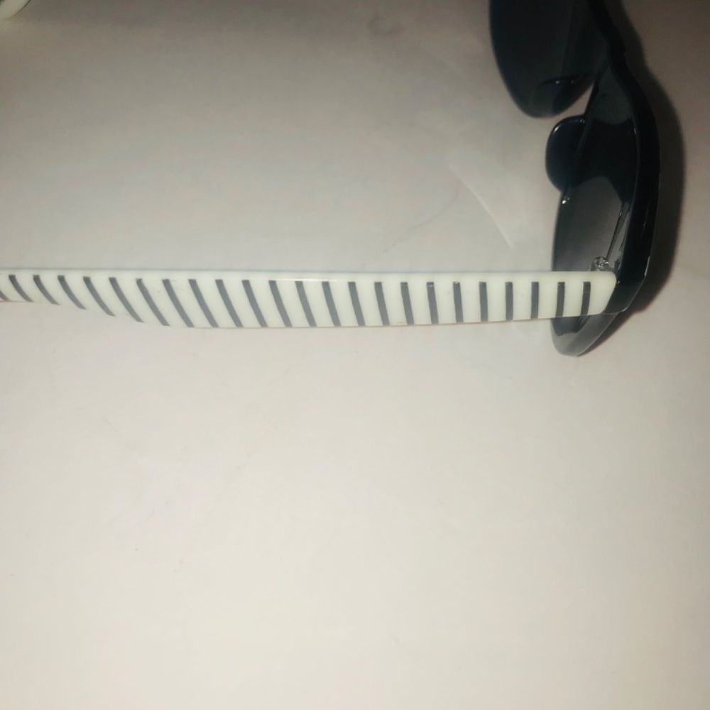 Retro/Vintage Black and White Polka Dot Frame Sunglasses with Black Lenses - Picture 4 of 10